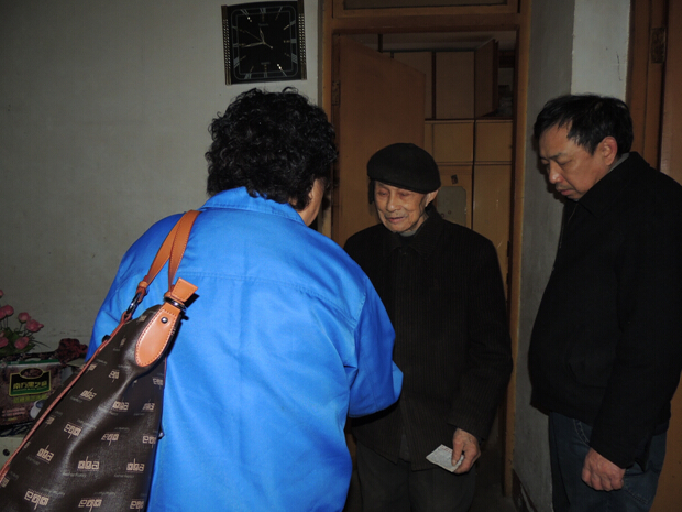 乐鱼leyu（中国）集团困难职工领取慰问金