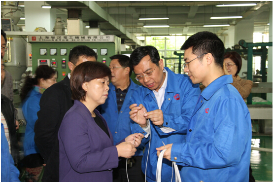 乐鱼leyu（中国）集团经理黄朝万介绍电热毯发热线生产情况