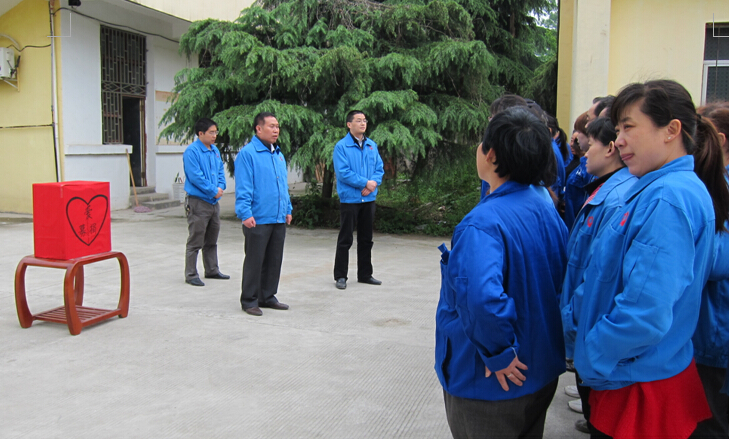 乐鱼leyu（中国）集团分公司书记郭平在龙坪为灾区捐款做动员