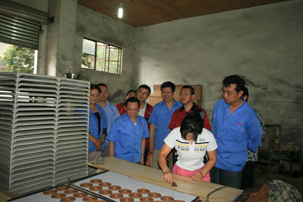 视察线香生产线 视察线香生产线