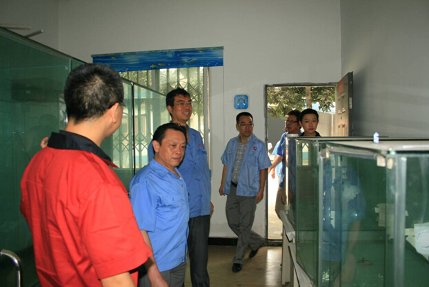 视察生物测试室 视察生物测试室