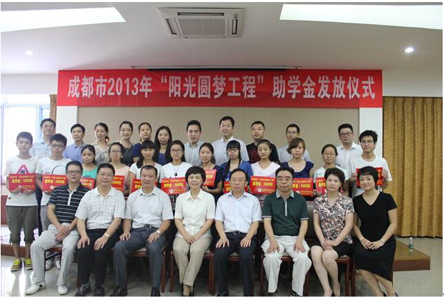 领导 企业代表同学合影 领导 企业代表同学合影