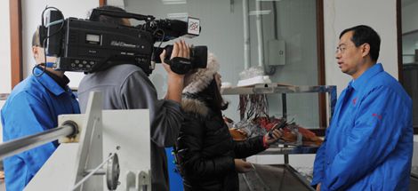 央视CCTV-2《消费主张》栏目在乐鱼leyu（中国）拍摄暖手宝专题节目