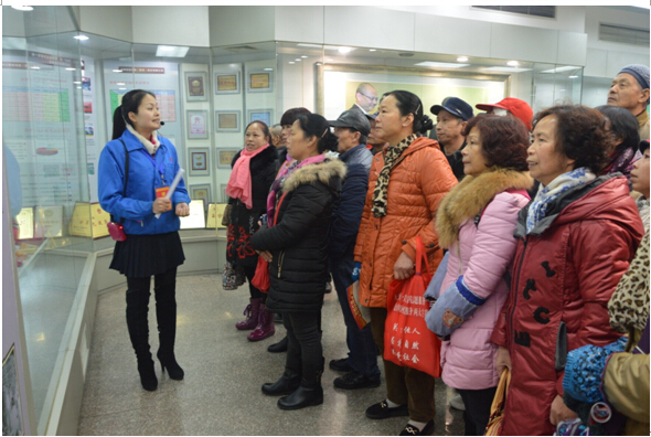 市民代表参观乐鱼leyu（中国）集团陈列室