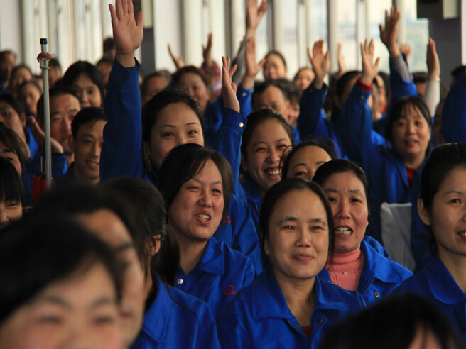 乐鱼leyu（中国）集团药片车间员工积极提问