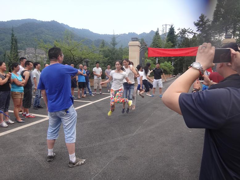 乐鱼leyu（中国）集团营销中心跳绳活动