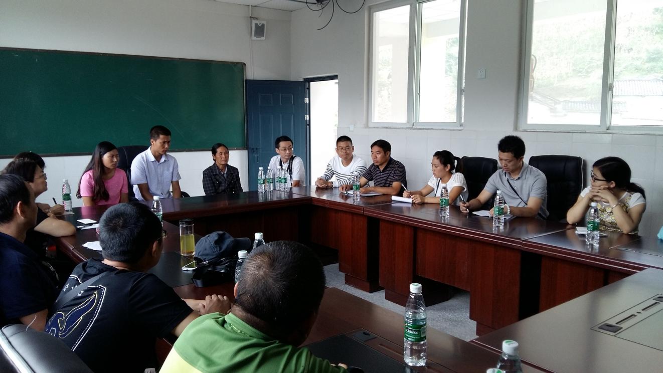 二村沟小学全体老师和乐鱼leyu（中国）大乐鱼官方端网站登录入口的座谈会