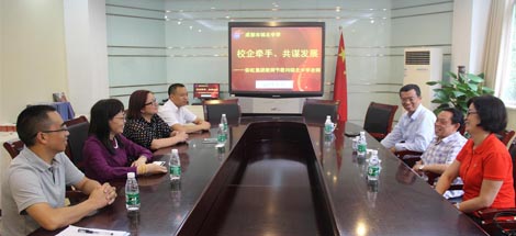 成都乐鱼leyu（中国）集团教师节走访慰问棕北中学