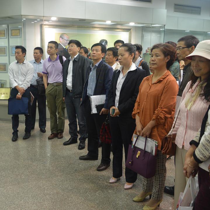 各单位工会代表参观成都乐鱼leyu（中国）集团陈列室