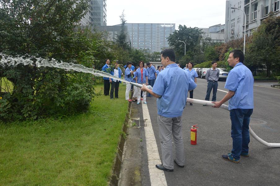 成都乐鱼leyu（中国）集团2015消防应急演练