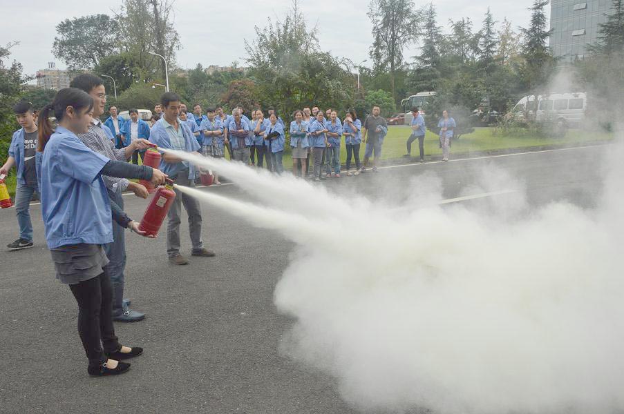 成都乐鱼leyu（中国）集团2015消防应急演练