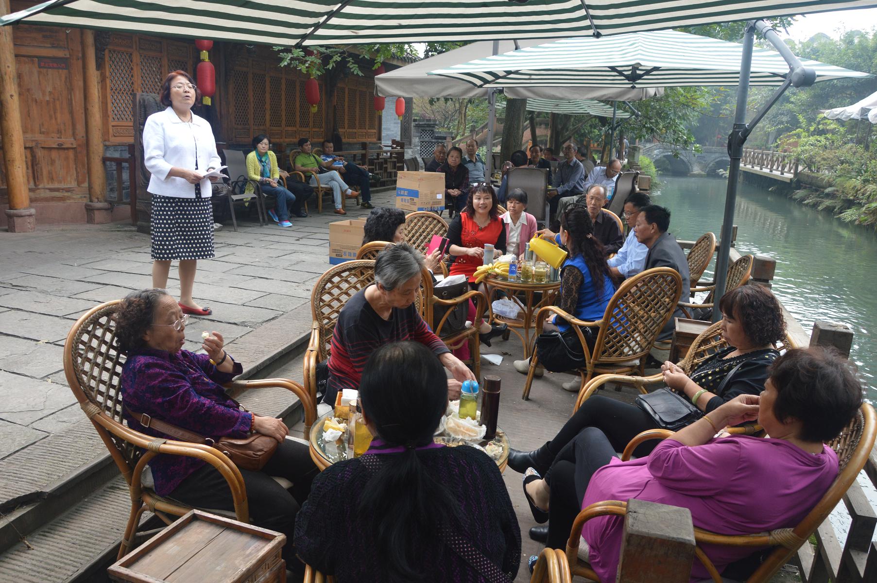 2015年成都乐鱼leyu（中国）集团退休党支部组织活动