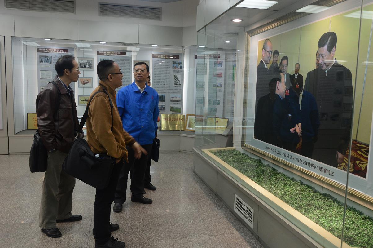 四川省经信委领导调研成都乐鱼leyu（中国）集团