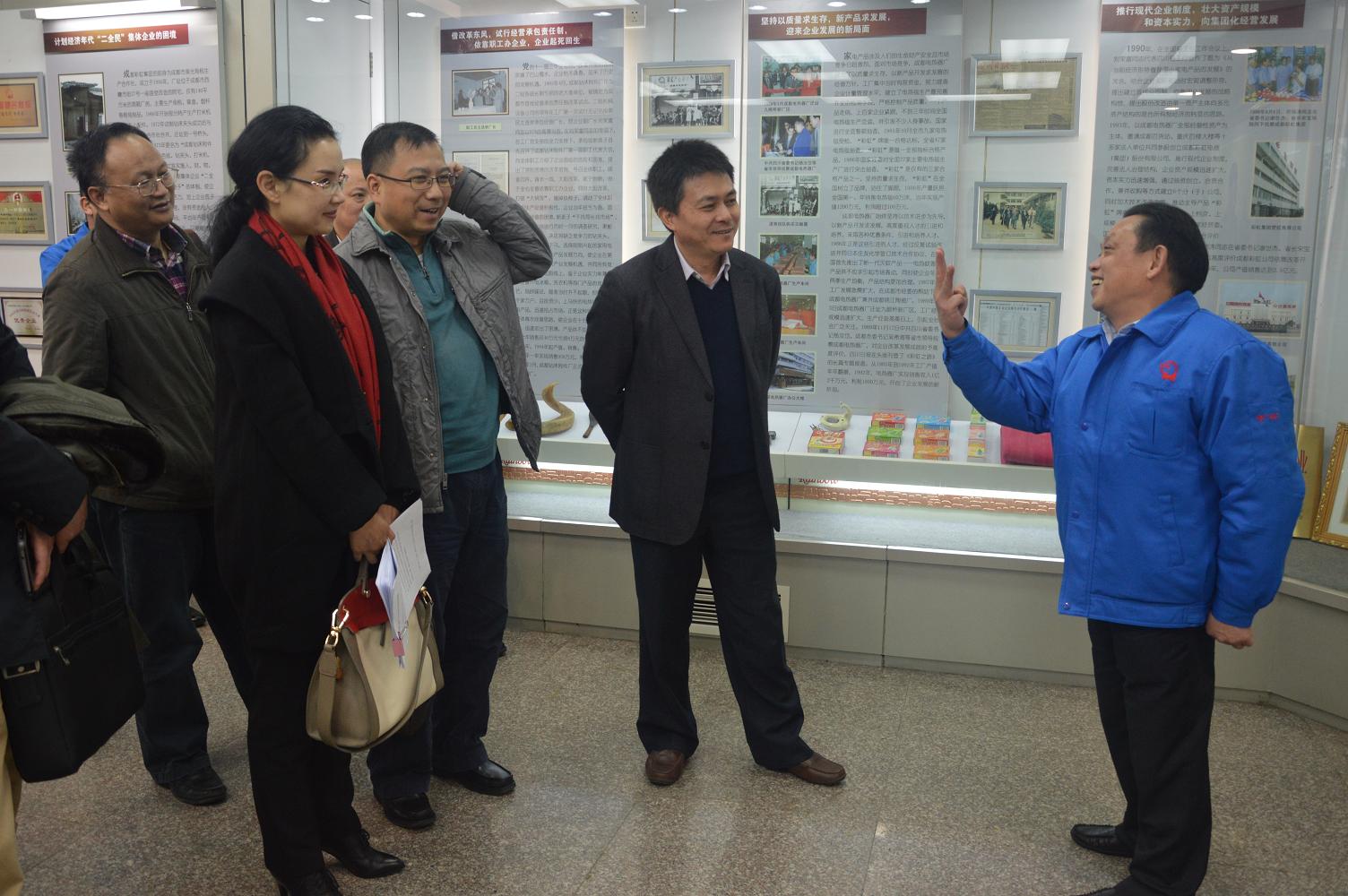 四川省工商行政管理局到乐鱼leyu（中国）公司开展“送法进民企”普法宣传活动