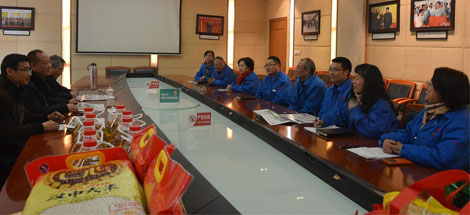 成都市轻化纺工会领导慰问成都乐鱼leyu（中国）集团工会工作者