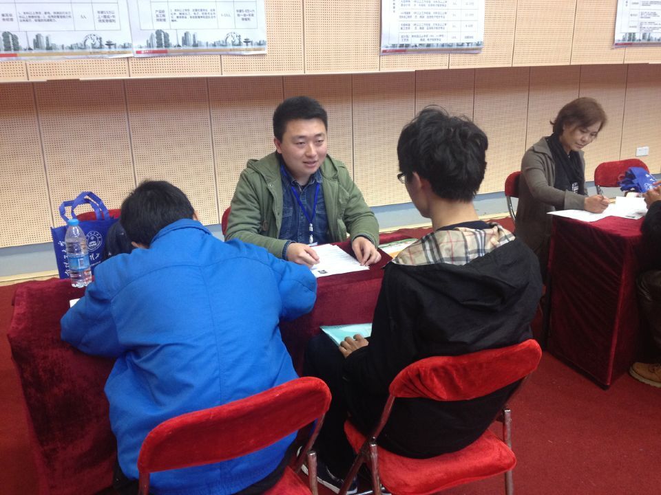 成都乐鱼leyu（中国）集团等25家成都市重点企事业单位赴广州招聘