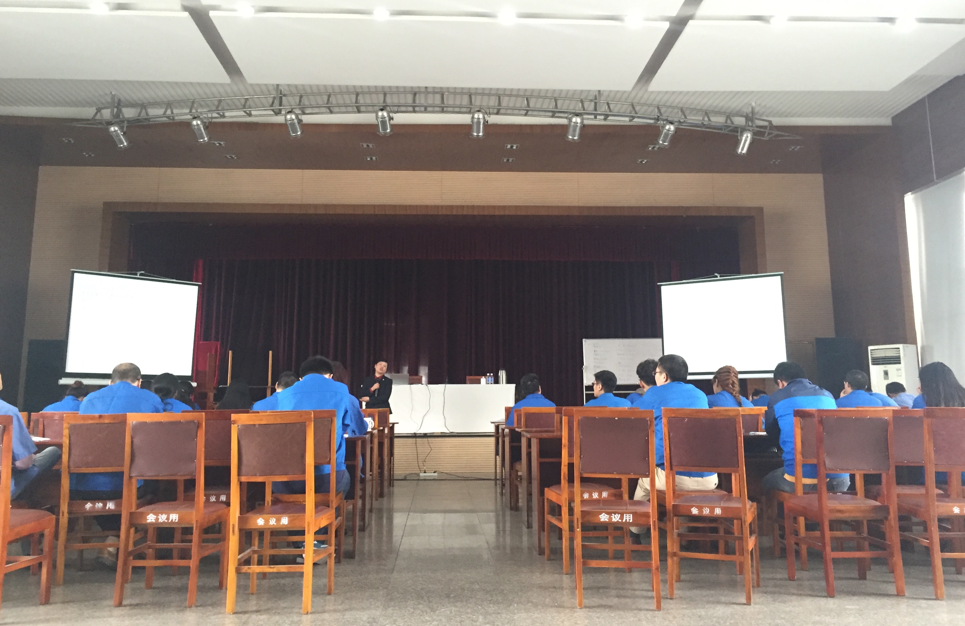 成都乐鱼leyu（中国）集团管理负责人、内审员、体系相关人员参加质量体系换版培训