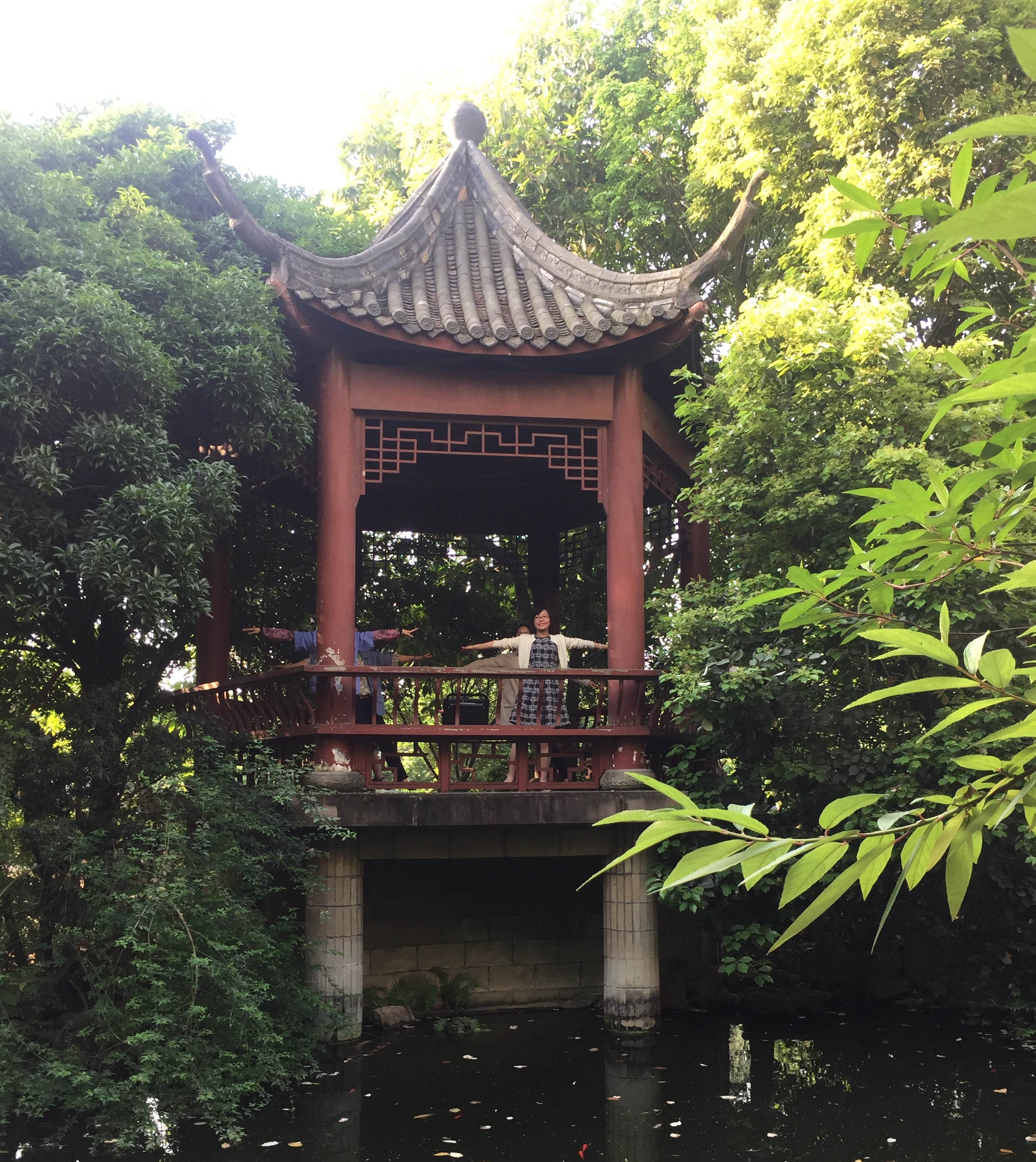 乐鱼leyu（中国）人的美好清晨之亭中舞