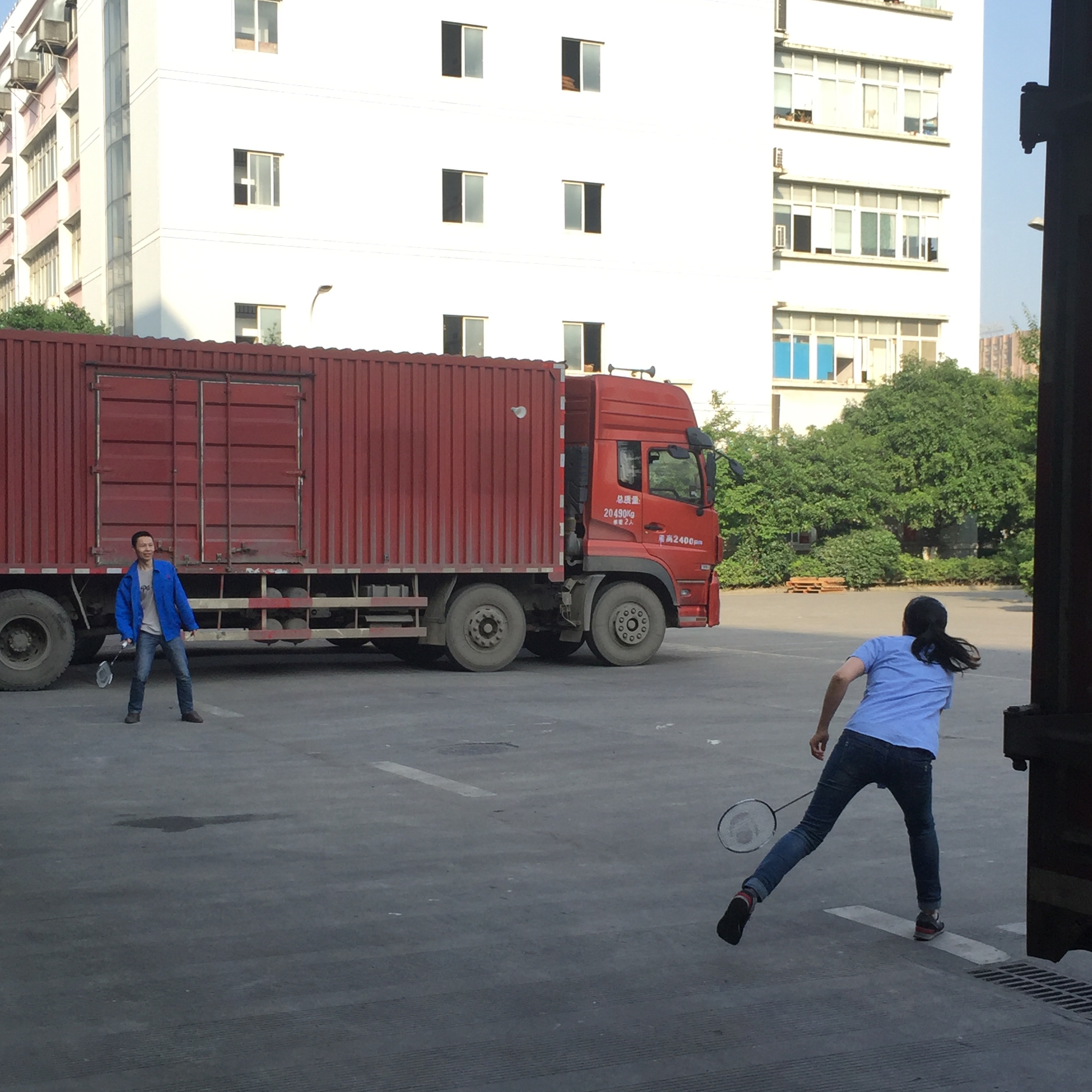 乐鱼leyu（中国）人的美好清晨之羽毛球