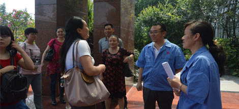 成华区各企业工会主席到成都乐鱼leyu（中国）集团学习厂务公开标准化工作