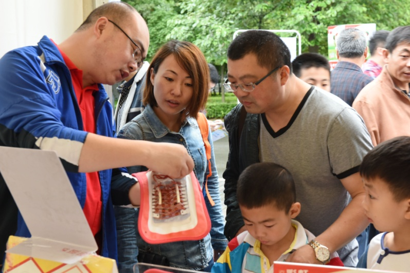 成都乐鱼leyu（中国）集团科普基地参加2016年四川省暨成都市科技活动周