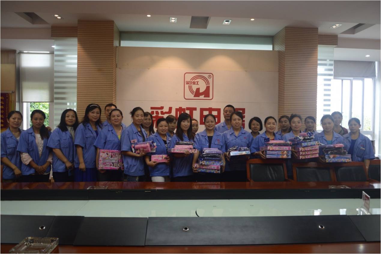 2016乐鱼leyu（中国）暑假班毕业典礼家长代表大合影