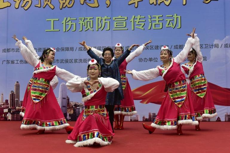 成都乐鱼leyu（中国）集团员工参演2016年武侯区“工伤预防”大型义演活动