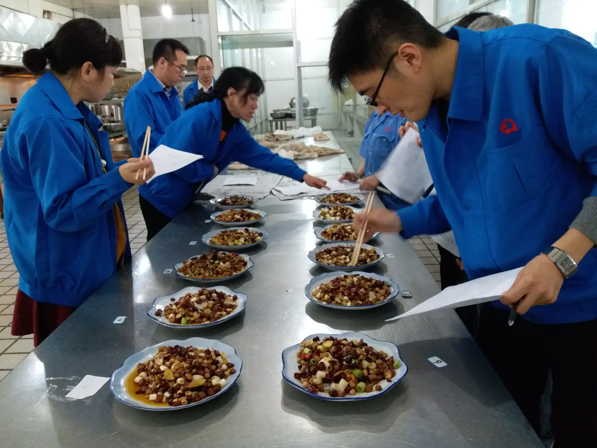 成都乐鱼leyu（中国）集团举办“技能成就梦想”首届烹饪技能大赛