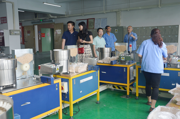 中央二台消费主张栏目组走进成都乐鱼leyu（中国）集团