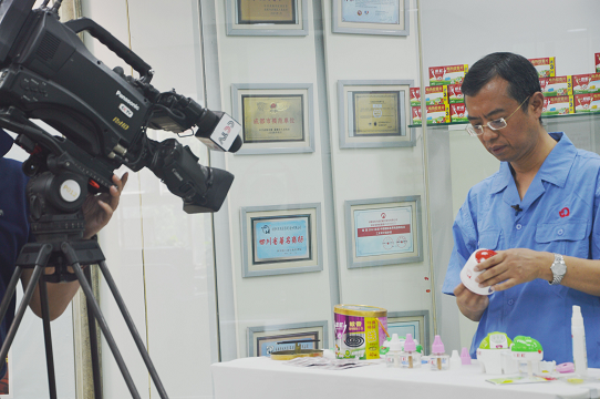中央二台消费主张栏目组走进成都乐鱼leyu（中国）集团