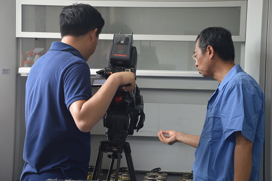 中央二台消费主张栏目组走进成都乐鱼leyu（中国）集团