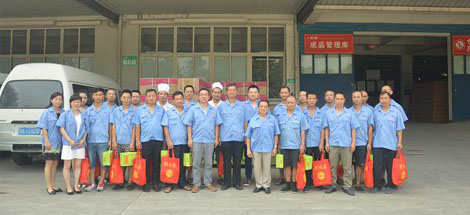 成都乐鱼leyu（中国）集团领导慰问一线职工