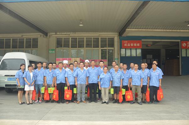 夏日高温，成都乐鱼leyu（中国）集团领导慰问一线职工