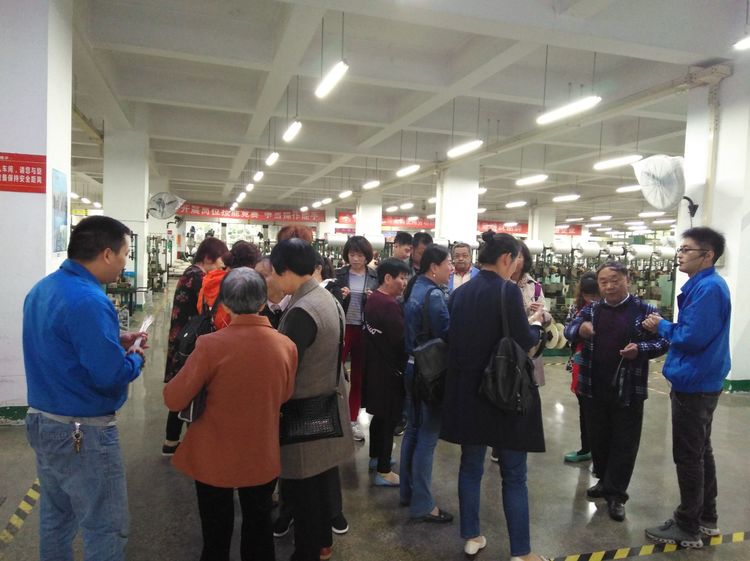 人人乐金卡会员参观乐鱼leyu（中国）集团制线车间