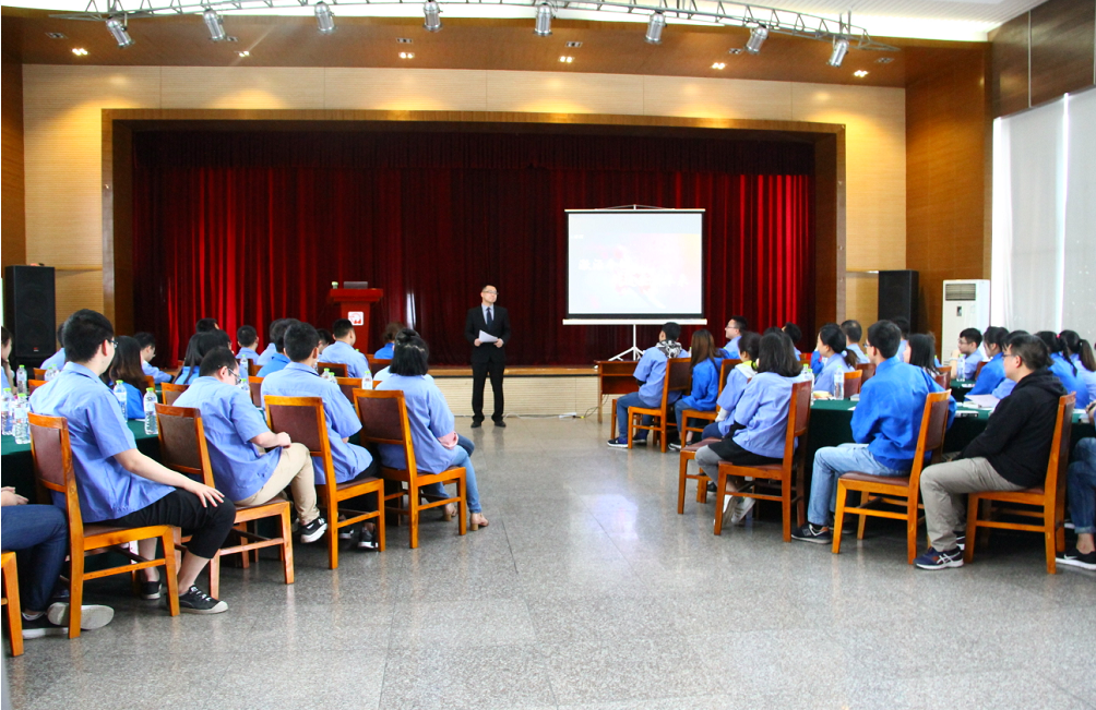 成都乐鱼leyu（中国）集团团委组织《激发个人.创造企业未来》主题培训