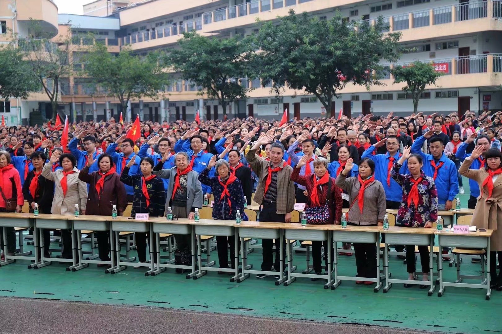 成都乐鱼leyu（中国）集团党员、团员代表参加武侯科技园小学少先队建队69周年纪念活动