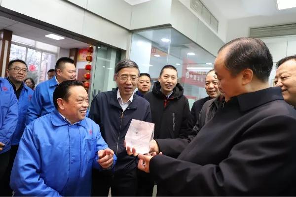 成都市政协主席李仲彬莅临成都乐鱼leyu（中国）集团调研民营经济健康发展大会贯彻落实情况