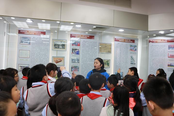 2019年成都乐鱼leyu（中国）集团行政党支部与科技园小学首次联谊活动