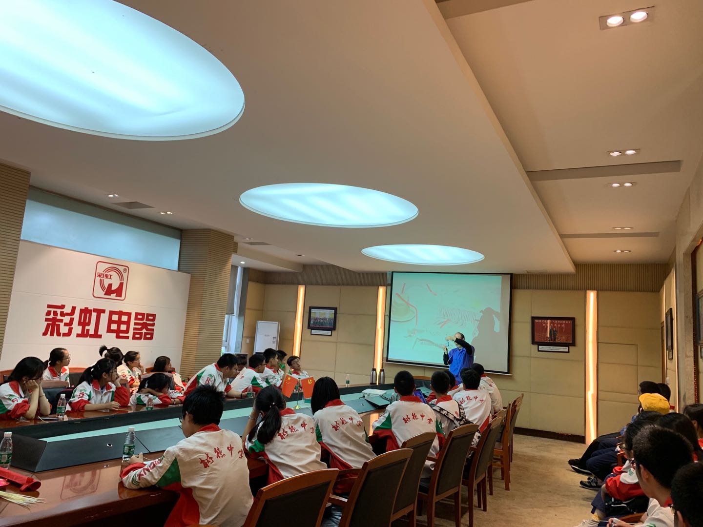 成都树德中学（外国语校区）高二二班参加乐鱼leyu（中国）生活电器科普基地“创新科普一日游”活动