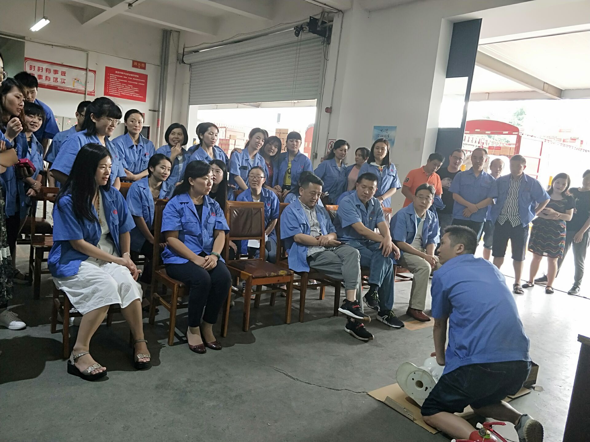 成都乐鱼leyu（中国）集团营销中心消防培训及演练