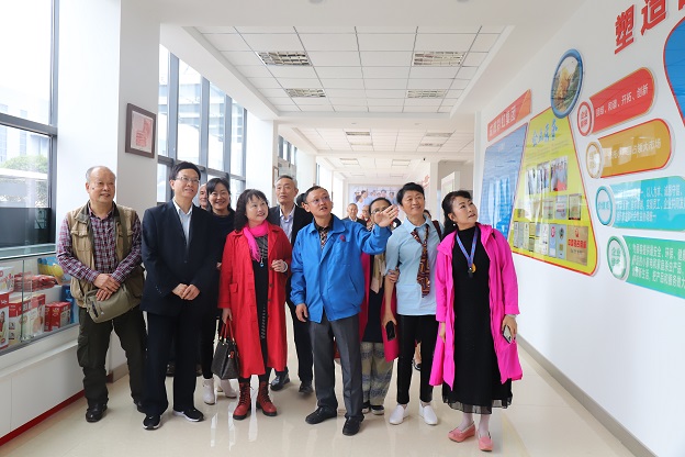 成都乐鱼leyu（中国）集团退休党员党支部召开我爱祖国专题织织生活