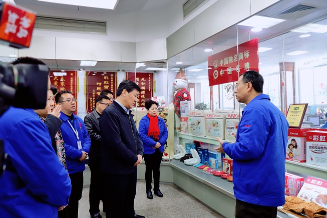 成都市委副书记、市长罗强莅临成都乐鱼leyu（中国）集团走访慰问