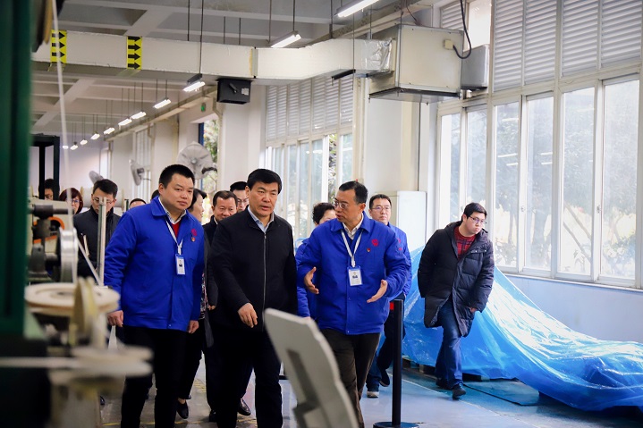 成都市委副书记、市长罗强莅临成都乐鱼leyu（中国）集团走访慰问