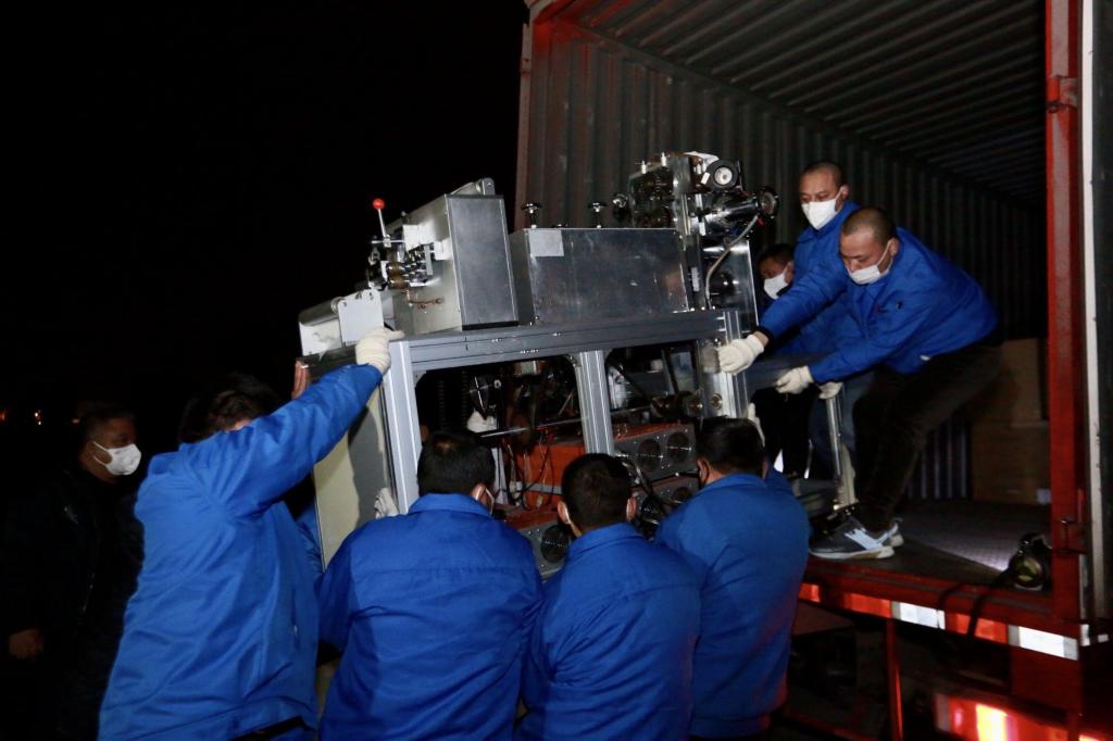 乐鱼leyu（中国）口罩设备在运送中