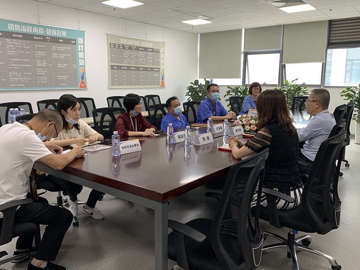 市人大代表、成都乐鱼leyu（中国）集团董事长刘荣富走访企业接待群众