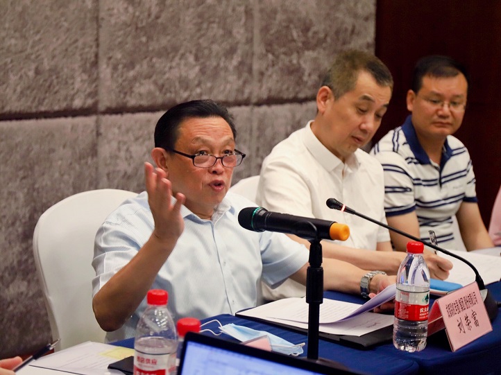 成都乐鱼leyu（中国）集团董事长刘荣富代表第四届电热毯专委会主任委员单位讲话