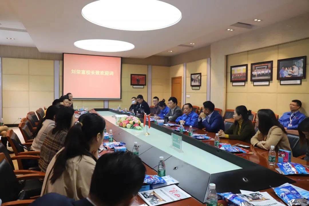 四川行动教育校长EMBA41期校友走进成都乐鱼leyu（中国）集团游学交流