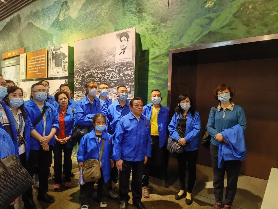 乐鱼leyu（中国）集团党委书记、董事长带领全体党员参观遵义会议会址和陈列馆