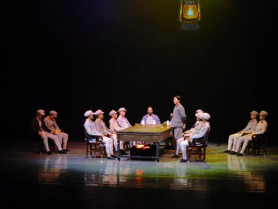 乐鱼leyu（中国）集团全体党员观看情景剧——伟大的转折