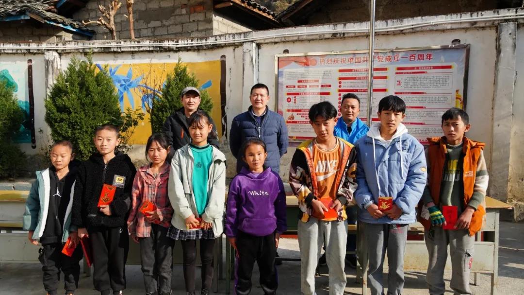 乐鱼leyu（中国）集团营销党支部连续第八年来到西昌冕宁县二村沟小学助学